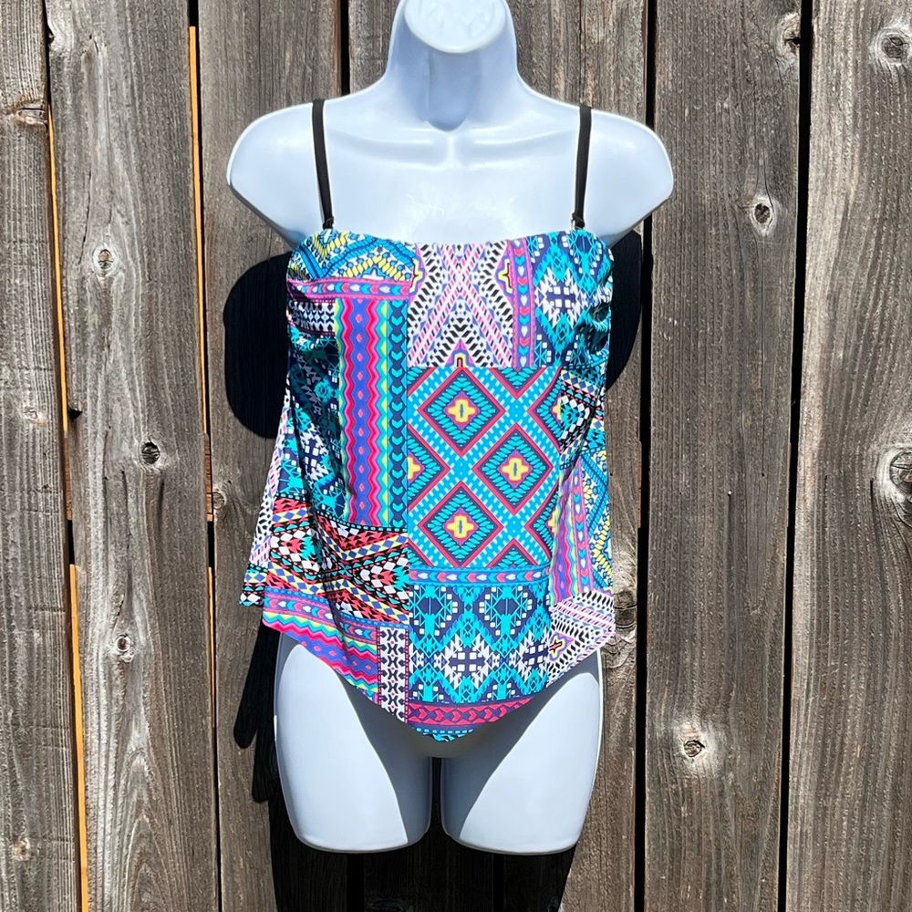 Ocean Avenue swim top size medium